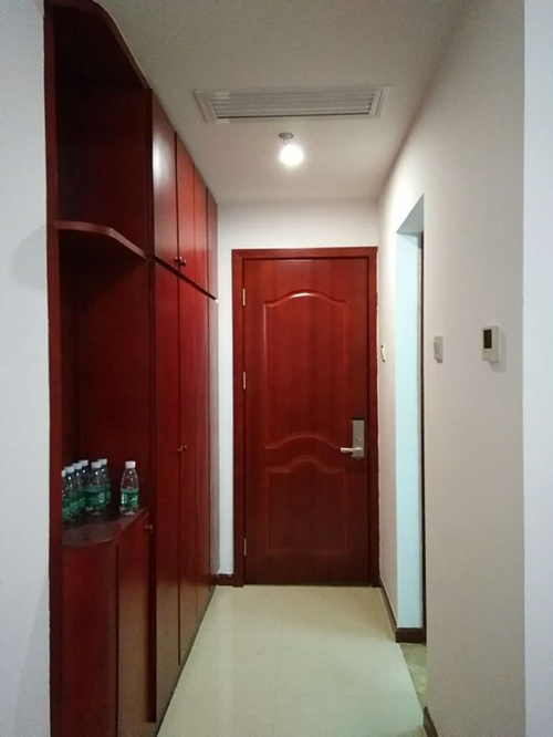 303866044.jpg